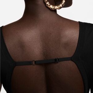 NIKE nwt
NIKE CHILL KNIT BODYSUIT
BLACK/BLACK/BLACK